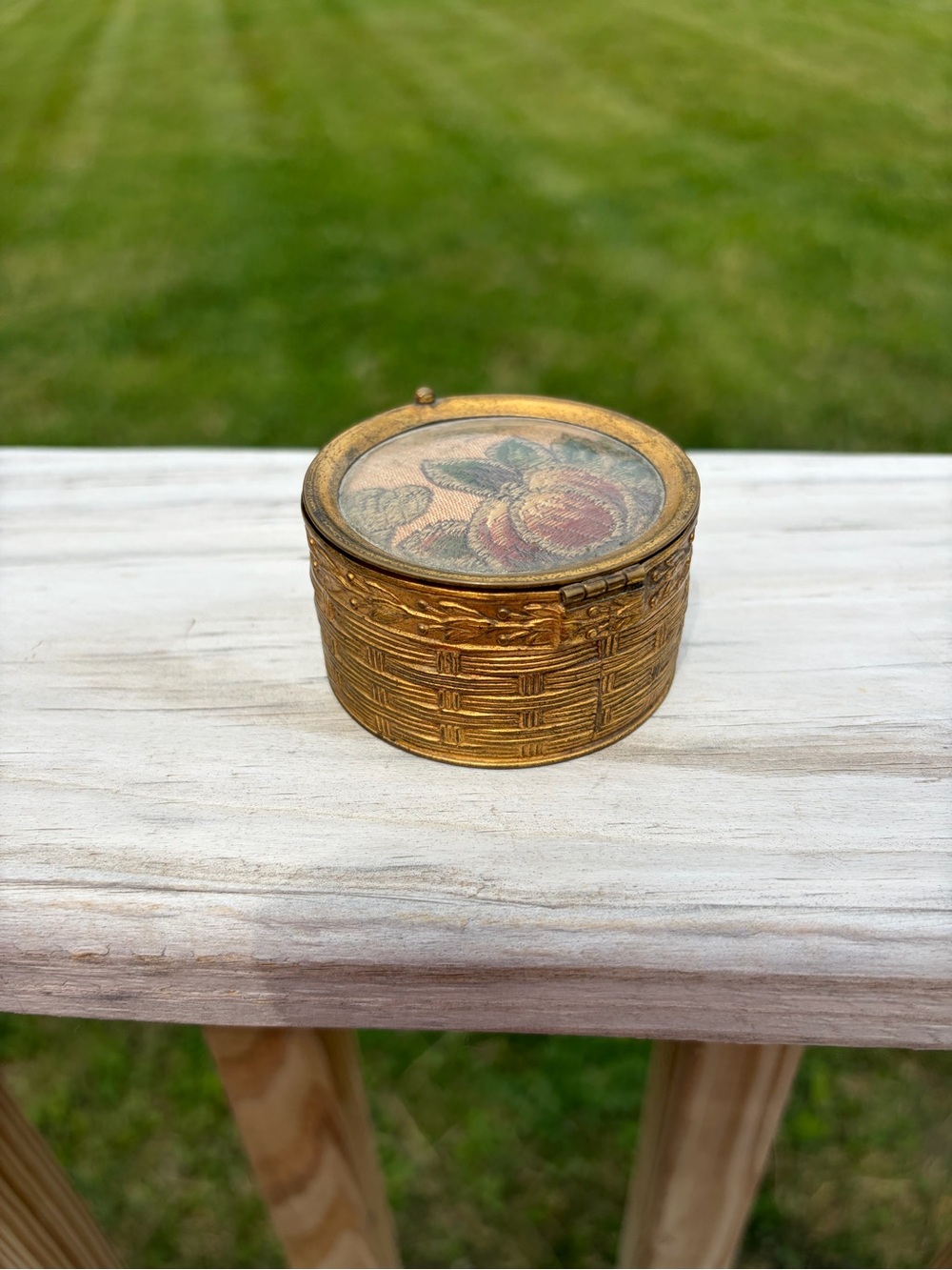 Vintage Floral Tapestry Jewelry Trinket Box Victorian Gold Tone Needlepoint - Picture 6 of 10